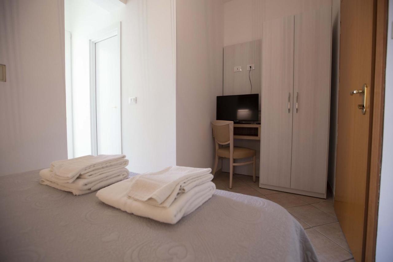 Hotel Explorer Cervia Exterior foto
