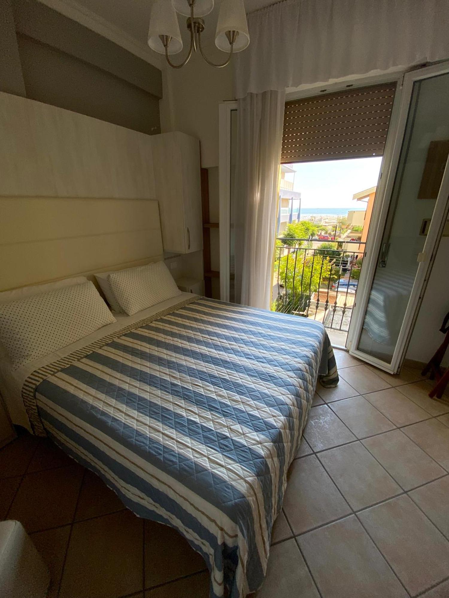 Hotel Explorer Cervia Exterior foto